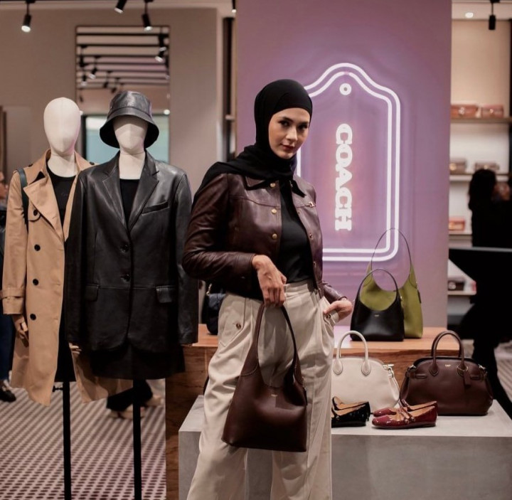 Intip Gaya Chic dan Stylish Paula Verhoeven hingga Yasmin Napper