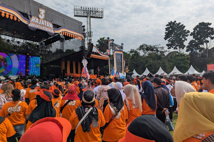 Ribuan Simpatisan Hadiri Kampanye Akbar Pram-Doel di Stadion Madya Senayan