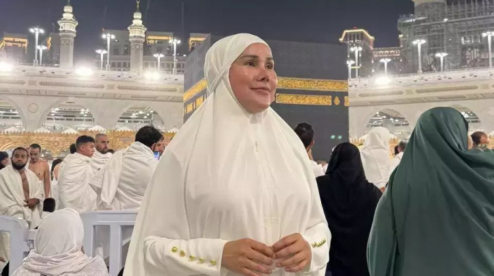 Transgender Isa Zega Dilaporkan ke Polisi Imbas Umrah Pakai Hijab