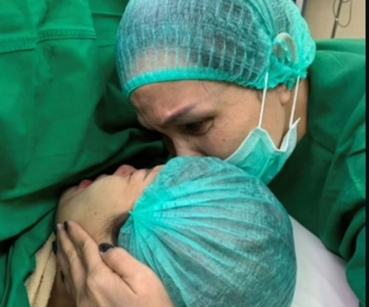 Putus Hubungan Pertemanan, Fitri Salhuteru Unggah Foto dan Video Persalinan Nikita Mirzani