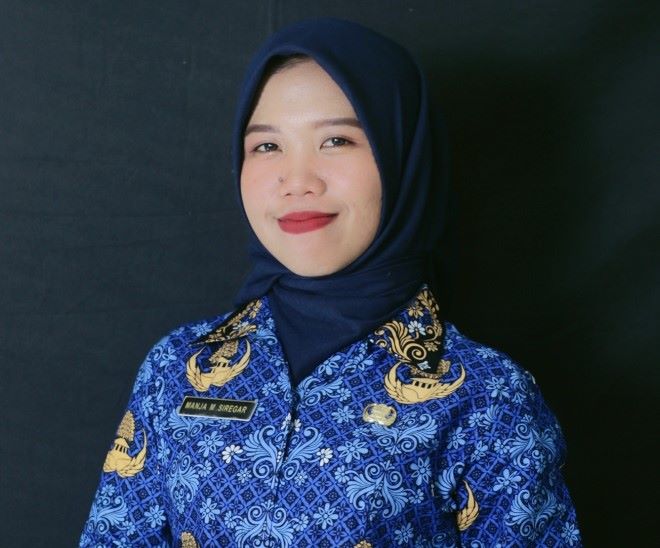 Menjaga Nyala Asa Siswa Lintasi Reyotnya Jembatan Rambing