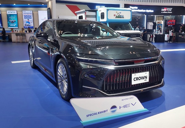 Toyota Crown Hybrid Mejeng di GJAW 2024, Begini Wujudnya