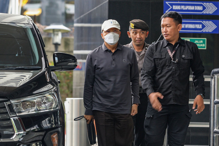 Gubernur Bengkulu Rohidin Mersyah Dibawa ke KPK