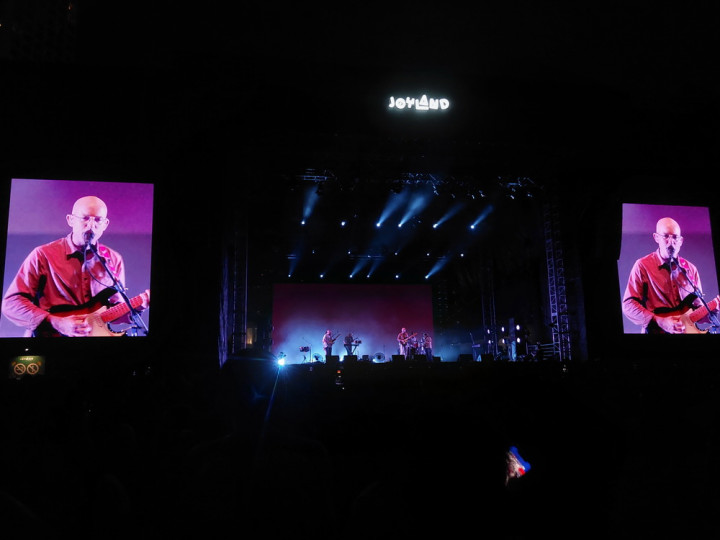 Karaoke Massal Bombay Bicycle Club di Joyland Fest Jakarta