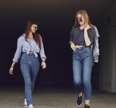 Jika ingin mencari celana jeans terbaik, maka penting bagimu untuk mengetahui tipe tubuhmu. (Foto: Ilustrasi. Dok. Freepik.com)