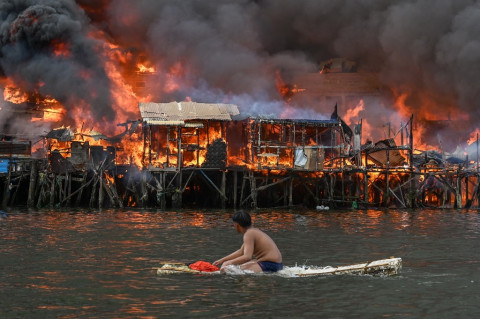 Kebakaran Besar Landa Permukiman Kumuh di Manila, 1000 Rumah Hangus
