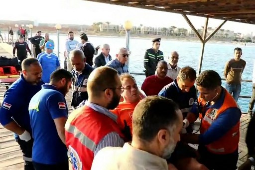 28 Orang Ditemukan Selamat usai Kapal Tenggelam di Laut Merah