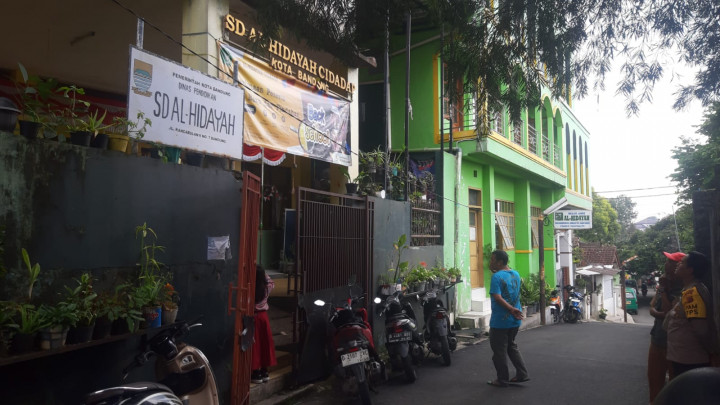 Masih Warga Jabar, Cagub Jakarta Ridwan Kamil Nyoblos di TPS 23 Kota Bandung