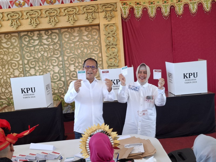 Cagub Sulsel Danny Pomanto Salurkan Hak Pilihnya di Pilkada 2024