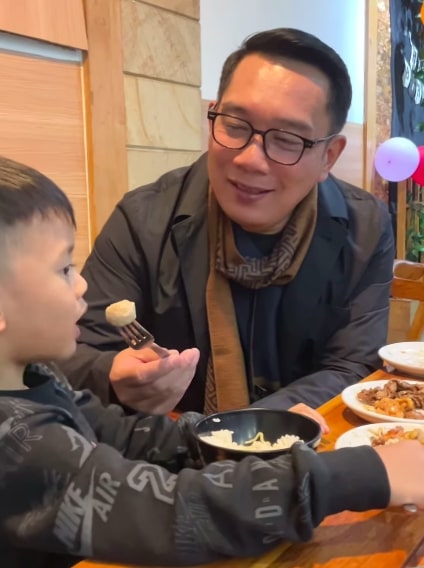 Ridwan Kamil Bagikan Momen Hangat dengan Anak usai Nyoblos