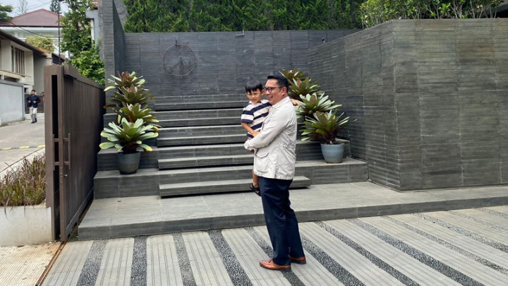 Tiba di Bandung, Ridwan Kamil <i>Nyoblos</i> Pilkada Seorang Diri