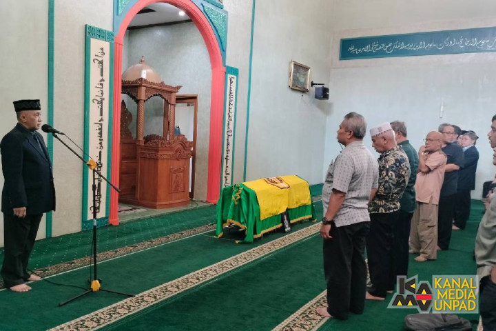 Guru Besar Unpad Rustam Effendi Tutup Usia