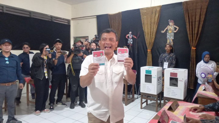 Cagub Jateng Ahmad Luthfi Nyoblos TPS 1 Sumber Solo Sebagai DPK