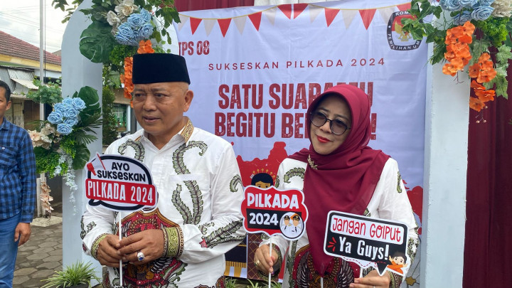 Nyoblos Bareng Istri, Sanusi Targetkan Suara Pilbup Malang 90 Persen