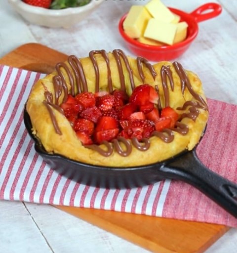 Baby Dutch Pancake dengan isi Nutella, sounds very delicious! Coba buat yuk! (Foto: Dok. Endeus TV)