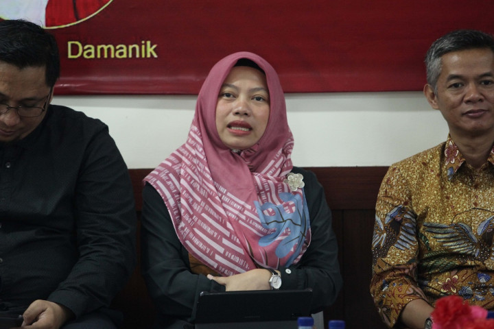 Titi Anggraini Terima Penghargaan <i>People of The Year</i> 2024 Kategori Penjaga Demokrasi