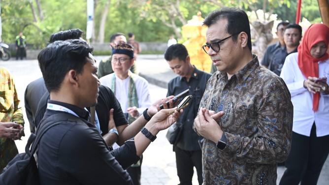 Wamenkomdigi: Kolaborasi Stakeholder Kunci Pengembangan AI