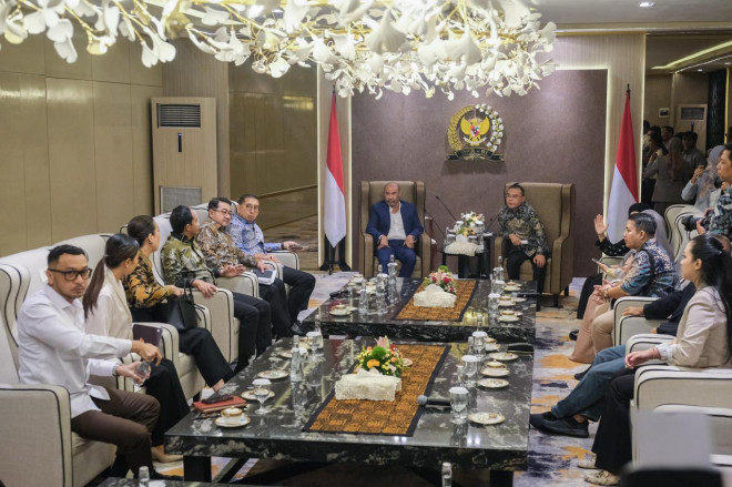 Pertemuan dengan delegasi film Women from Rote Island di Gedung Nusantara III Kompleks Parlemen, Senayan, Jakarta, Kamis, 28 November 2024.