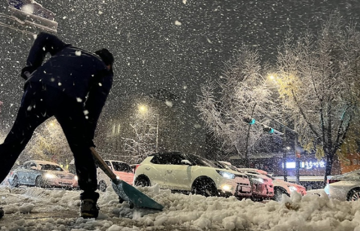 Ibu Kota Korsel Dilanda Hujan Salju, Penerbangan Dibatalkan