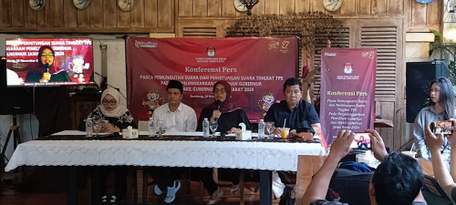 KPU Jawa Barat menggelar konferensi pers di Bandung
