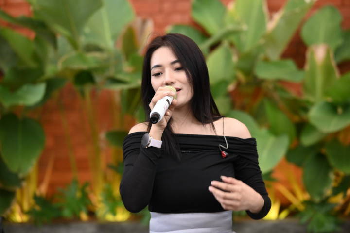 Berlliana Lovell Tuangkan Pengalaman Pacaran Beda Agama lewat Lagu