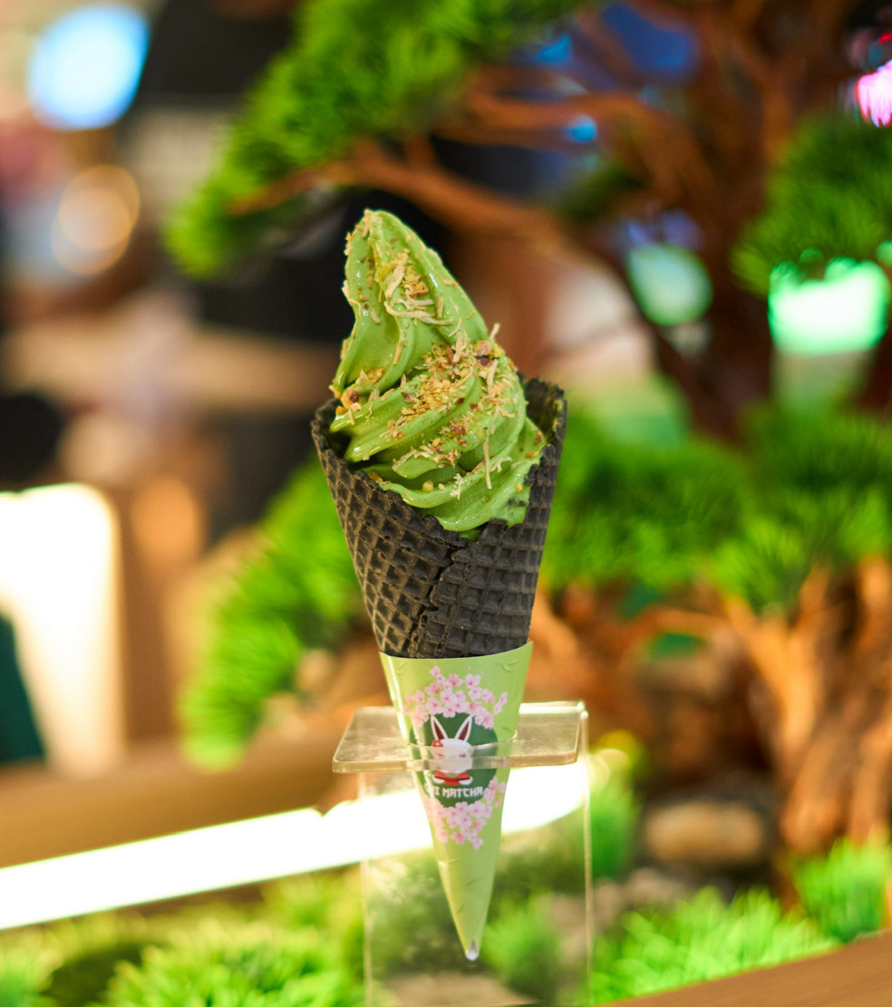 Uji Matcha menawarkan beragam pilihan dessert, wagashi, dan minuman berbahan dasar matcha ceremonial Jepang yang berkualitas. 