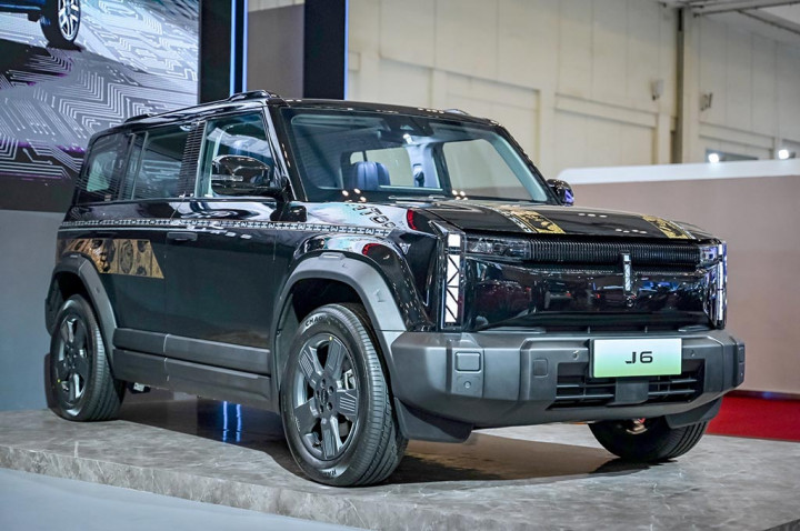 Chery J6 Melenggang Mulus Tanpa Pesaing di GJAW 2024