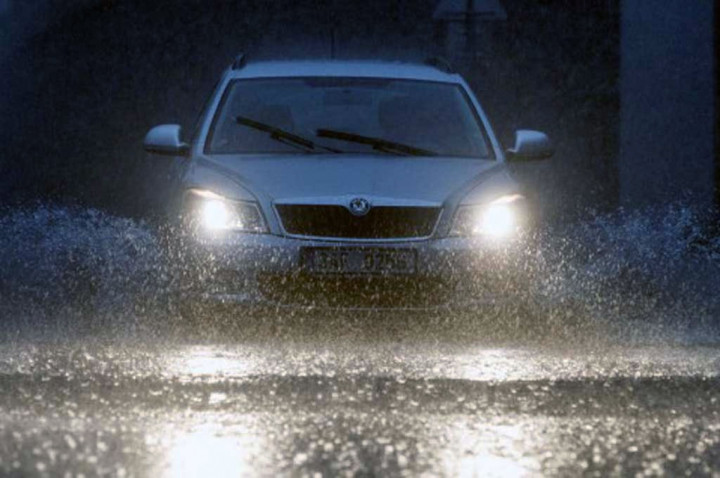 Apa Itu Aquaplaning? Ini Pengertian, Tanda-tanda dan Tips Aman Mengemudi Mobil saat Hujan