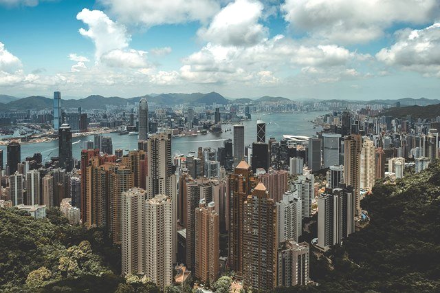 Hong Kong menyajikan bait-bait keindahan alam dalam kota yang modern. (Foto: Ilustrasi/Dok. Unsplash.com)