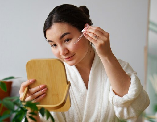 Serum menjadi salah satu produk skincare yang paling banyak disukai saat ini. (Foto: Ilustrasi. Dok. Freepik.com)