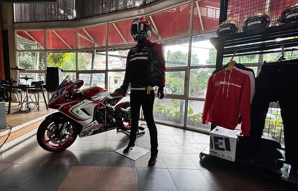 Intip Produk Apparel Hasil Kolaborasi RC Motogarage dan Kremlin