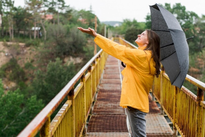 5 Tips Efektif Mengusir Rasa Malas saat Musim Hujan agar Tetap Produktif