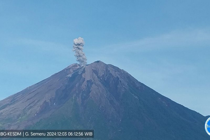 Gunung Semeru 9 Kali Erupsi Pagi Ini