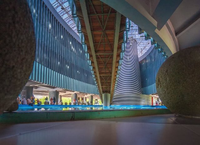 Museum Tsunami didesain langsung oleh Ridwan Kamil yang dahulu merupakan seorang arsitek. (Foto: Dok. Instagram Saiful Effendi/@sf_efend/Museum Tsunami Aceh/@museumtsunami.id)