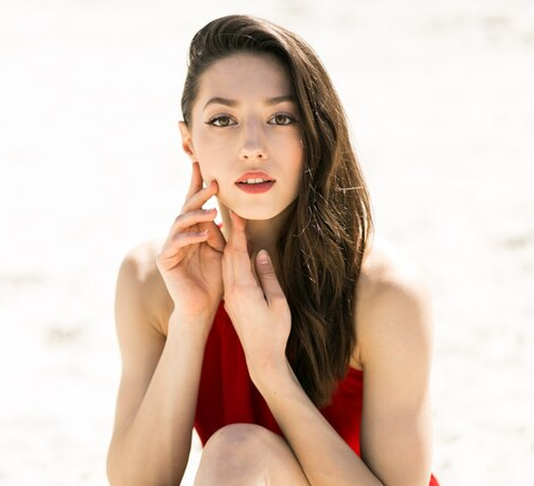 Pilihlah produk make up yang mengandung SPF ketika kamu beraktivitas di pantai. (Foto: Ilustrasi. Dok. Freepik.com)