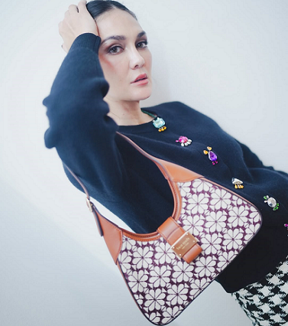 OOTD Stylish Luna Maya hingga Rossa Kenakan Koleksi Kate Spade Flower Jacquard