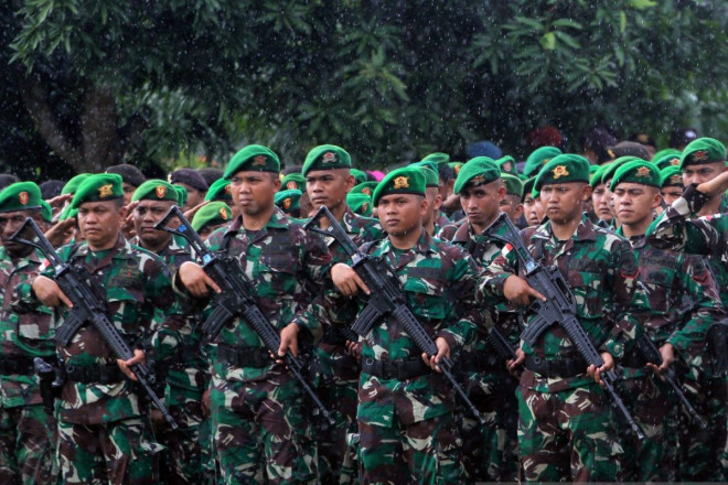 Apel gelar pasukan dalam rangka pengamanan kunjungan Presiden RI Joko Widodo bersama Ibu Negara Iriana Jokowi saat perayaan HAN 2024 di Istora Papua Bangkit. (ANTARA/Ardiles Leloltery)