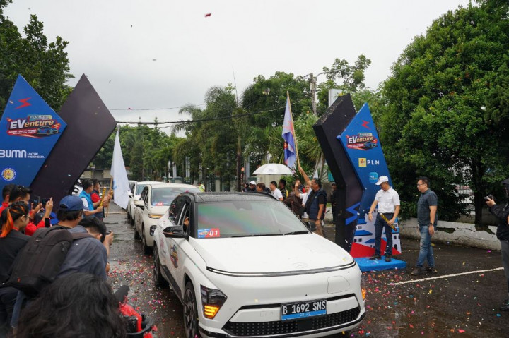 Hadir di Bandung, Etape 2 PLN Mobile EVenture 2024 Bawa Semangat Berkendara Kendaraan Listrik Demi Wujudkan Transisi Energi