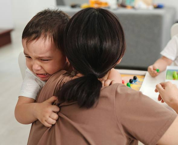 Kamu Perokok? Waspadai 5 Masalah Kesehatan Akibat Asap Rokok pada Anak