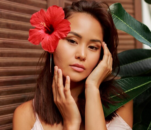 Bunga sepatu atau hibiscus adalah antioksidan alami yang dapat membantu memerangi radikal bebas. (Foto: Ilustrasi. Dok. Freepik.com)