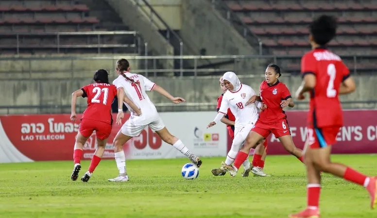 Aksi pemain Timnas Putri Indonesia saat melawan Singapura di semifinal Piala AFF Wanita 2024 (Dok. AFF)