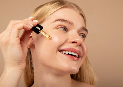 Serum peptida menjadi bahan perawatan kulit paling populer saat ini. (Foto: Ilustrasi. Dok. Freepik.com)