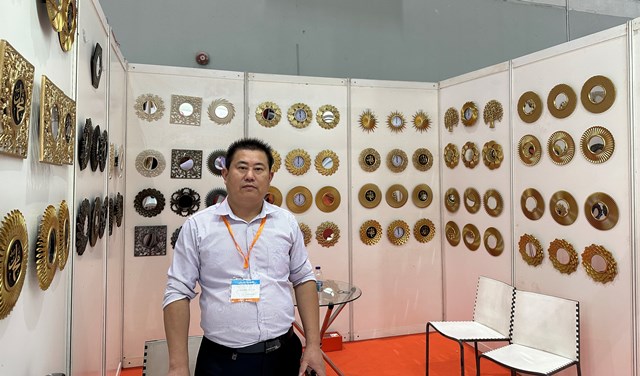 Jam Dinding Motif Unik Asal Zhejiang yang Diminati Umat Muslim