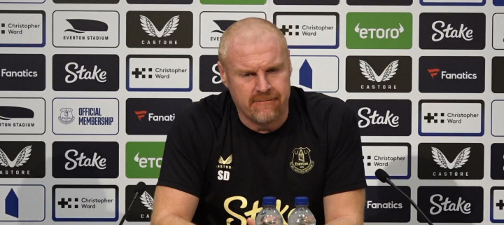Dyche Berharap Dukungan Fans Bisa Bantu Everton Kalahkan Liverpool