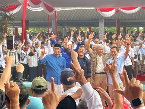 Paslon Pilgub Jawa Tengah Ahmad Luthfi-Taj Yasin saat kampanye di Magelang. (MI/Haryanto Mega)