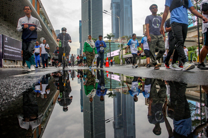 CFD Thamrin Tergenang Air, Warga Tetap Berolahraga