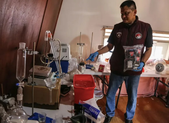 Pembongkaran pabrik narkoba. (antara)