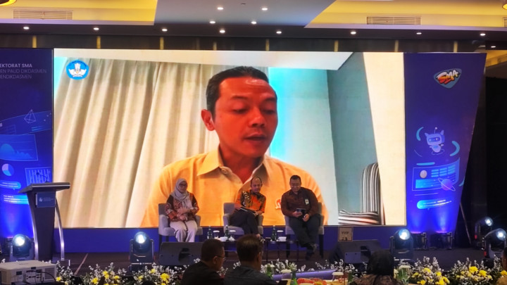 Kemendikdasmen Kembangkan Strategi Pembelajaran Coding dan AI di SMP dan SMA