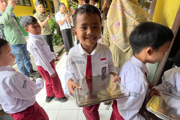 Uji Coba Makan Bergizi Gratis, Kepsek SD Kedung Badak: Siswa Jadi Bersemangat Sekolah