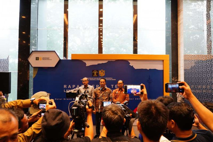 Menkum Supratman Dorong Digitalisasi Total di Ditjen AHU